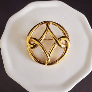 Vintage Monet Celtic Knot‎ Gold Tone Signed Brooch Pin